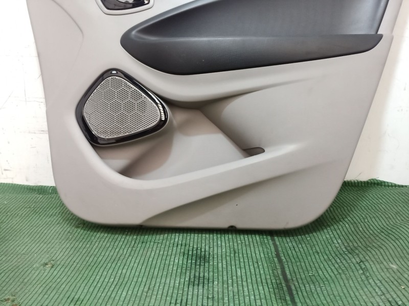 Recambio de guarnecido puerta delantera derecha para renault zoe 2014 referencia OEM IAM   