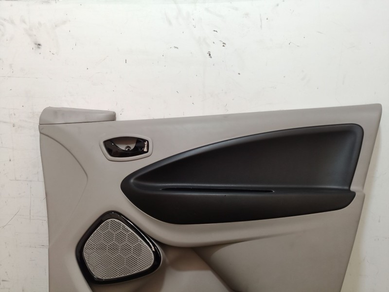 Recambio de guarnecido puerta delantera derecha para renault zoe 2014 referencia OEM IAM   