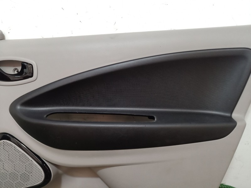 Recambio de guarnecido puerta delantera derecha para renault zoe 2014 referencia OEM IAM   