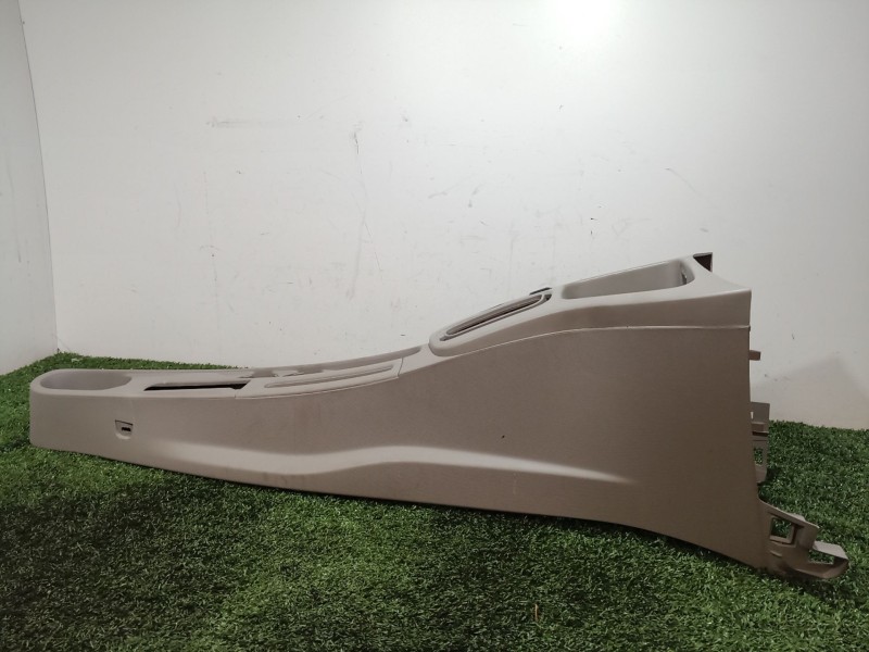 Recambio de consola central trasera para renault zoe 2014 referencia OEM IAM   