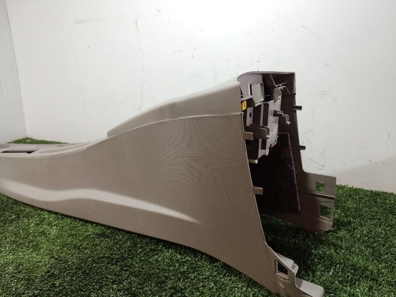 Recambio de consola central trasera para renault zoe 2014 referencia OEM IAM   