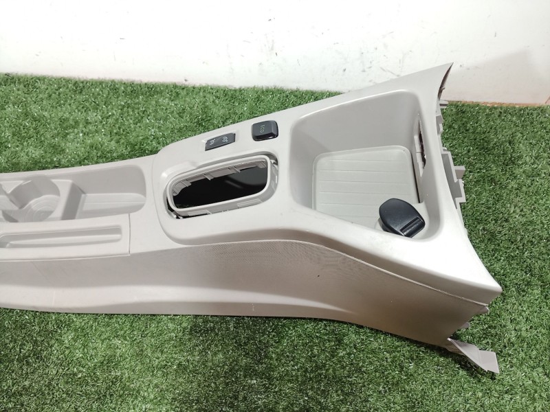 Recambio de consola central trasera para renault zoe 2014 referencia OEM IAM   