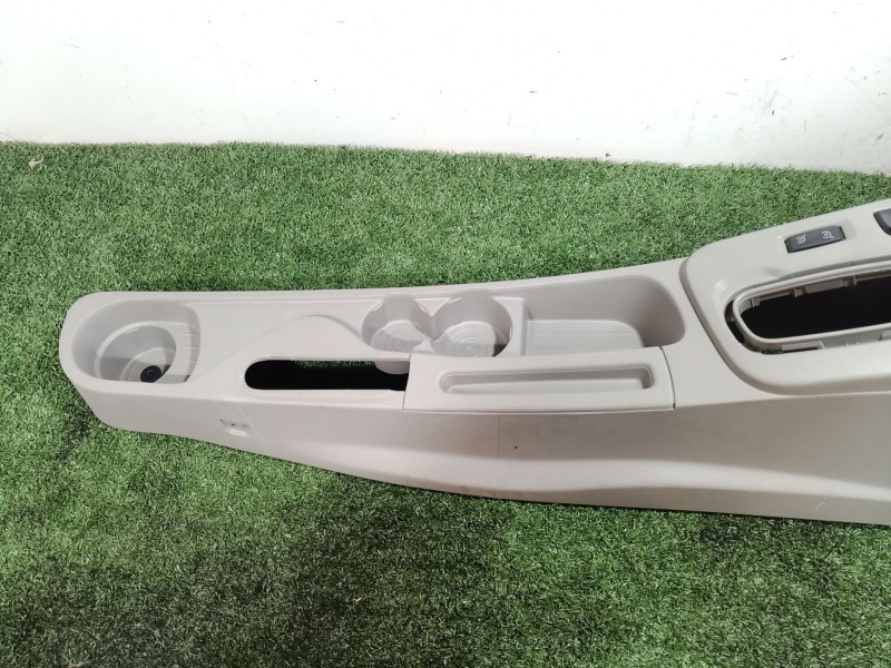 Recambio de consola central trasera para renault zoe 2014 referencia OEM IAM   