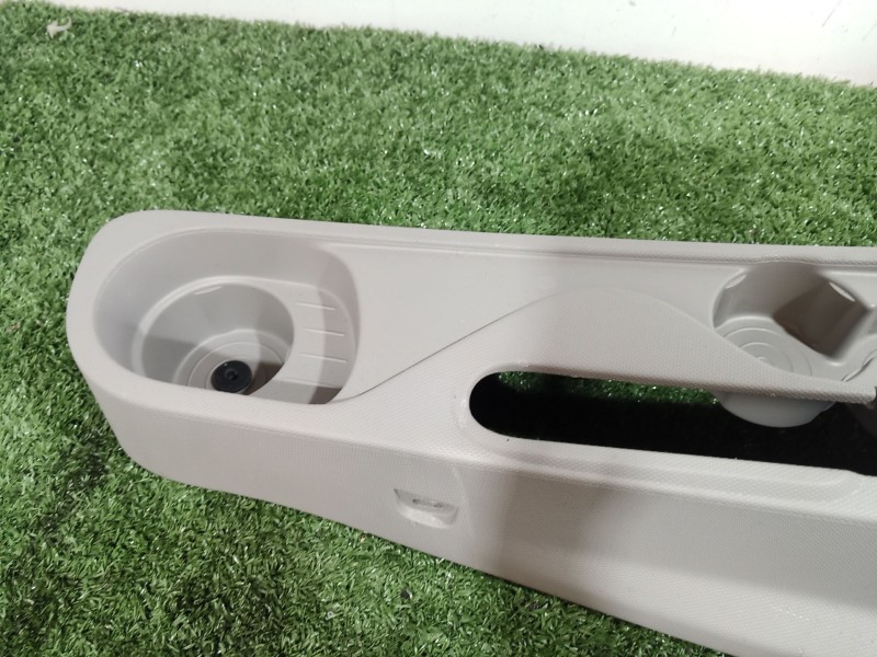Recambio de consola central trasera para renault zoe 2014 referencia OEM IAM   