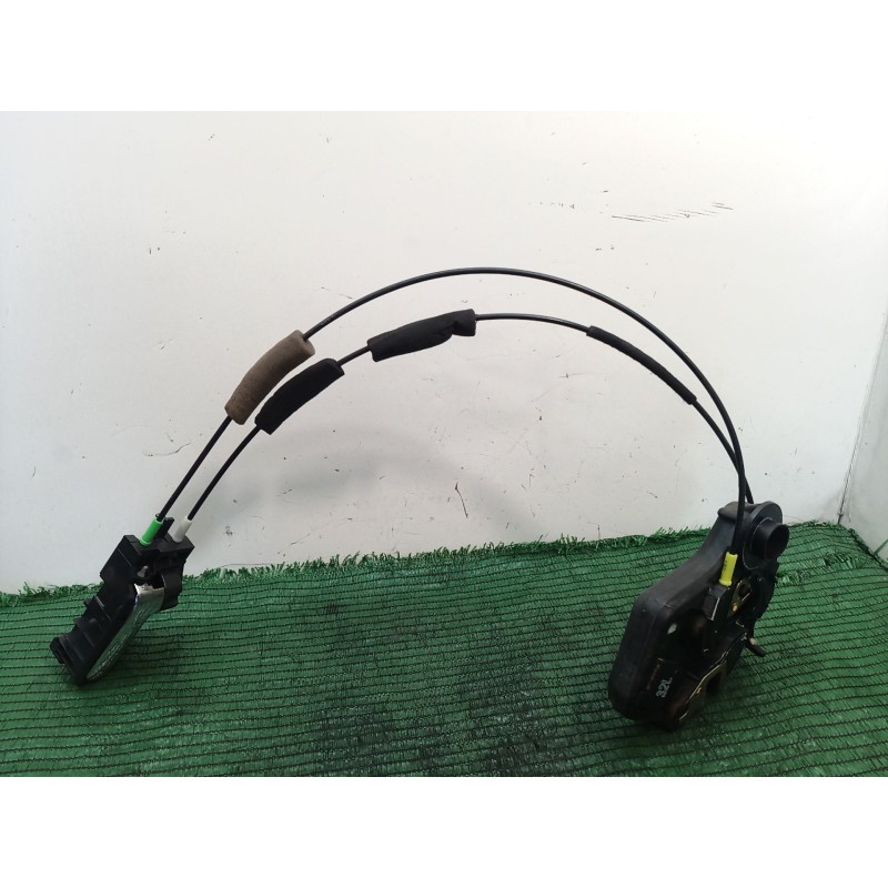 Recambio de cerradura puerta trasera izquierda para toyota avensis (_t25_) 2.2 d-4d (adt251_) referencia OEM IAM   