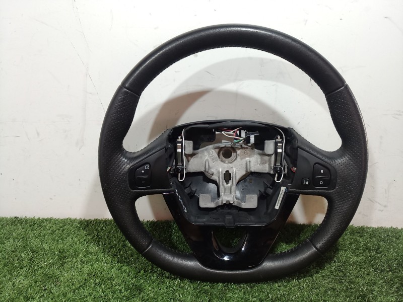 Recambio de volante para renault zoe 2014 referencia OEM IAM   
