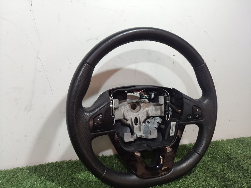 Recambio de volante para renault zoe 2014 referencia OEM IAM   
