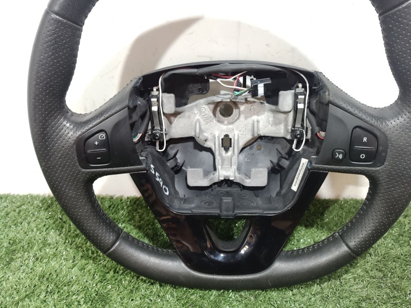 Recambio de volante para renault zoe 2014 referencia OEM IAM   