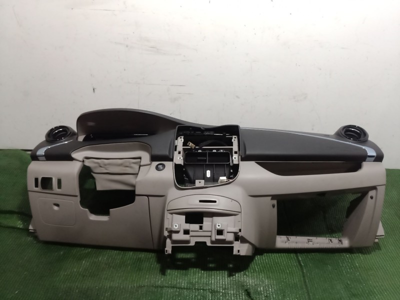 Recambio de salpicadero para renault zoe 2014 referencia OEM IAM   