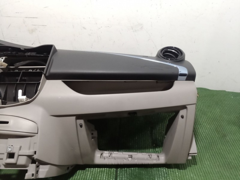 Recambio de salpicadero para renault zoe 2014 referencia OEM IAM   