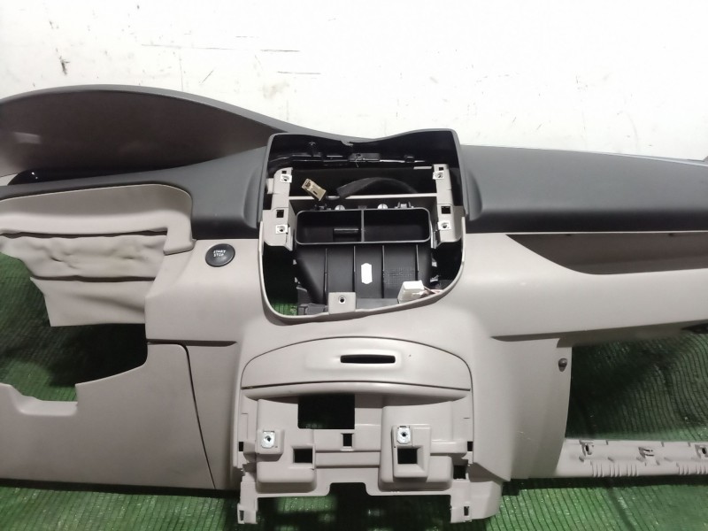 Recambio de salpicadero para renault zoe 2014 referencia OEM IAM   