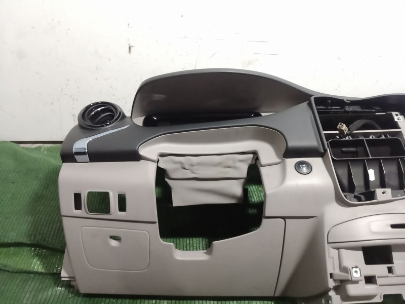 Recambio de salpicadero para renault zoe 2014 referencia OEM IAM   