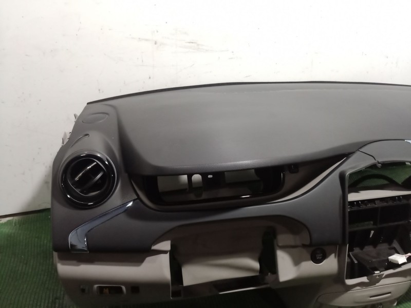 Recambio de salpicadero para renault zoe 2014 referencia OEM IAM   