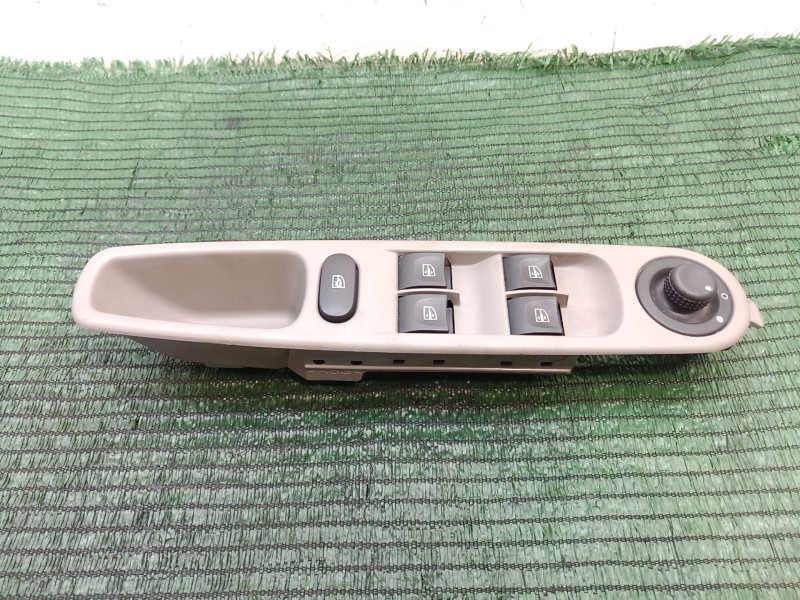 Recambio de mando elevalunas delantero izquierdo para renault zoe 2014 referencia OEM IAM   