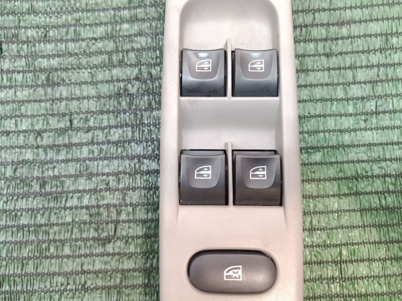 Recambio de mando elevalunas delantero izquierdo para renault zoe 2014 referencia OEM IAM   
