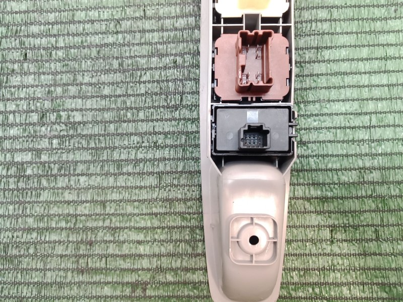 Recambio de mando elevalunas delantero izquierdo para renault zoe 2014 referencia OEM IAM   