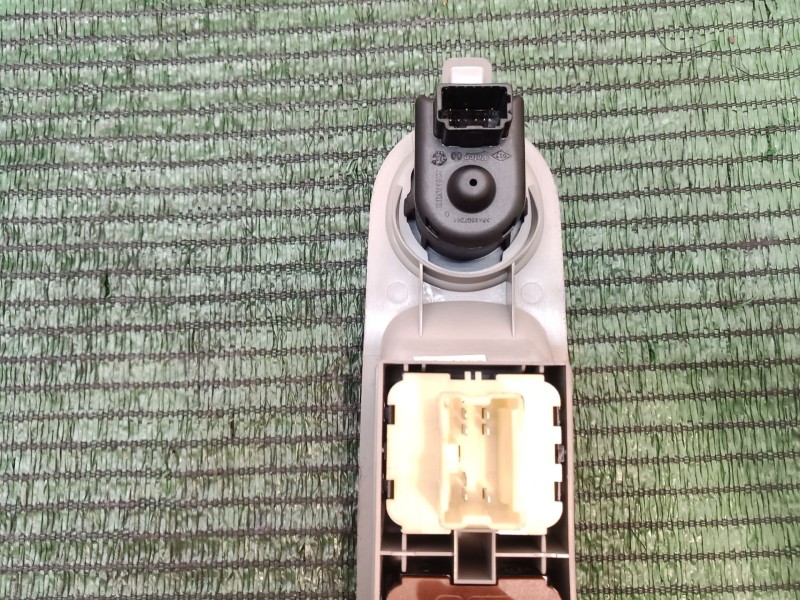 Recambio de mando elevalunas delantero izquierdo para renault zoe 2014 referencia OEM IAM   