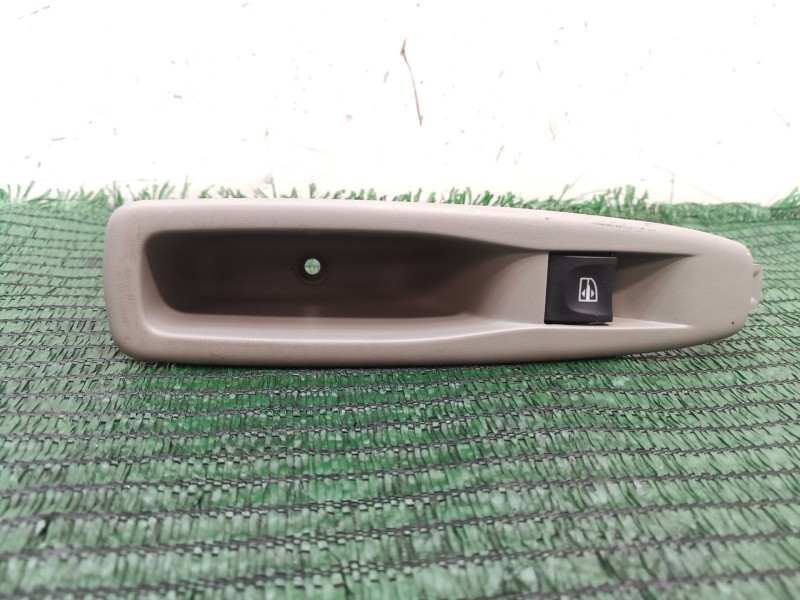 Recambio de mando elevalunas trasero izquierdo para renault zoe 2014 referencia OEM IAM 829614619R 829614619R 829614619R