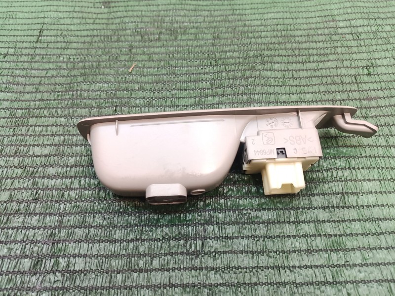 Recambio de mando elevalunas trasero izquierdo para renault zoe 2014 referencia OEM IAM 829614619R 829614619R 829614619R