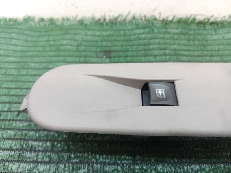 Recambio de mando elevalunas delantero derecho para renault zoe 2014 referencia OEM IAM 829506827R 829506827R 829506827R