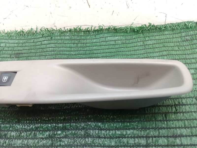 Recambio de mando elevalunas delantero derecho para renault zoe 2014 referencia OEM IAM 829506827R 829506827R 829506827R