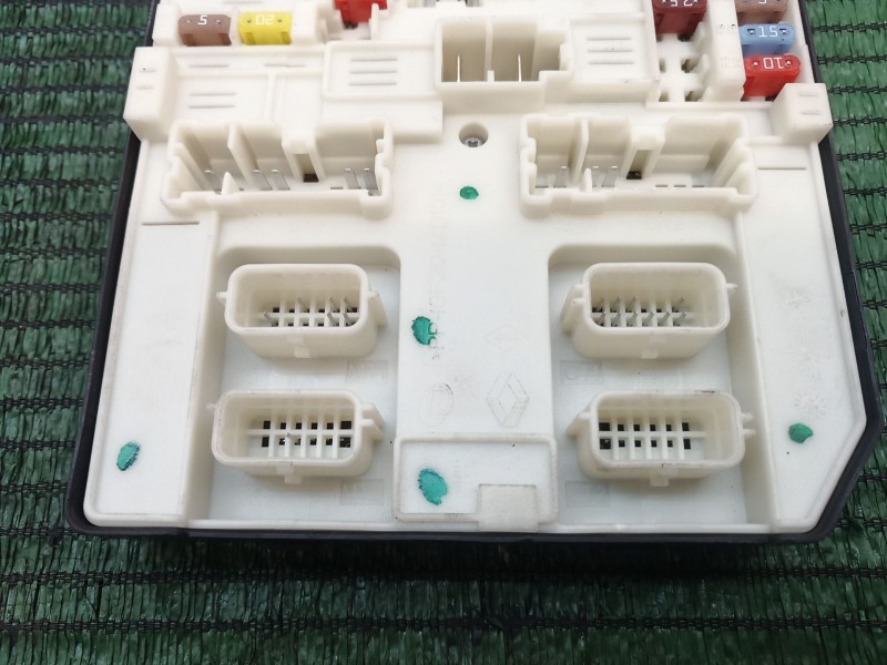 Recambio de caja reles / fusibles para renault zoe 2014 referencia OEM IAM   