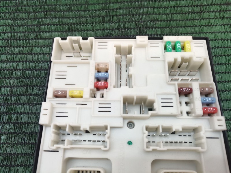 Recambio de caja reles / fusibles para renault zoe 2014 referencia OEM IAM   