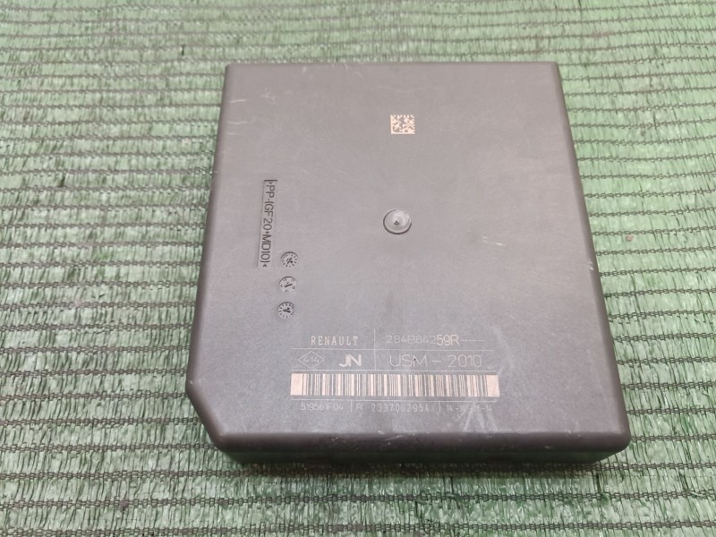 Recambio de caja reles / fusibles para renault zoe 2014 referencia OEM IAM   