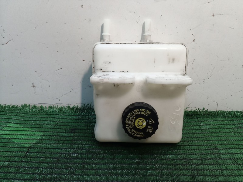 Recambio de deposito servo para renault zoe 2014 referencia OEM IAM 204720866 204720866 204720866