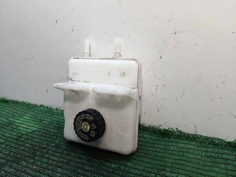 Recambio de deposito servo para renault zoe 2014 referencia OEM IAM 204720866 204720866 204720866