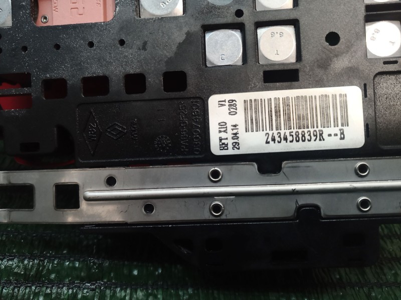 Recambio de centralita motor uce para renault zoe 2014 referencia OEM IAM 243458839R 243458839R 243458839R