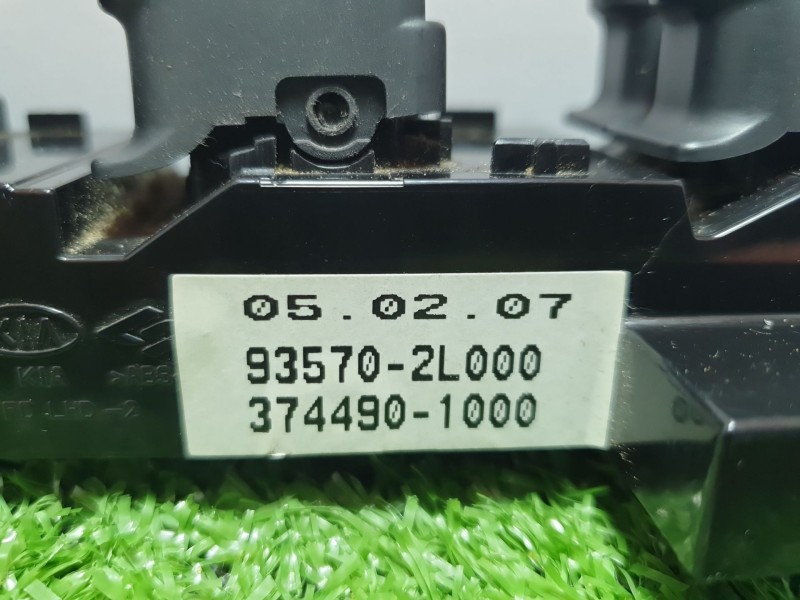 Recambio de mando elevalunas delantero izquierdo para hyundai i30 (fd) 1.6 referencia OEM IAM 935702L00 935702L00 935702L00