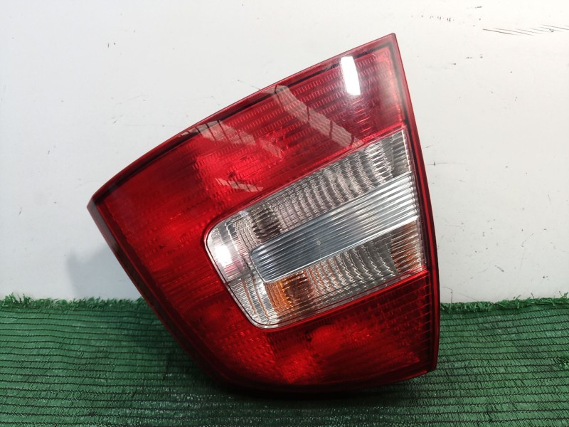 Recambio de piloto trasero derecho para skoda octavia ii (1z3) 1.6 tdi referencia OEM IAM   