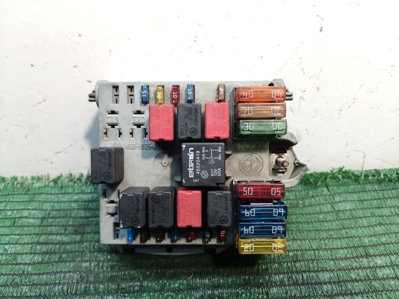 Recambio de caja reles / fusibles para fiat punto (188_) 1.4 referencia OEM IAM 46835597 46835597 46835597