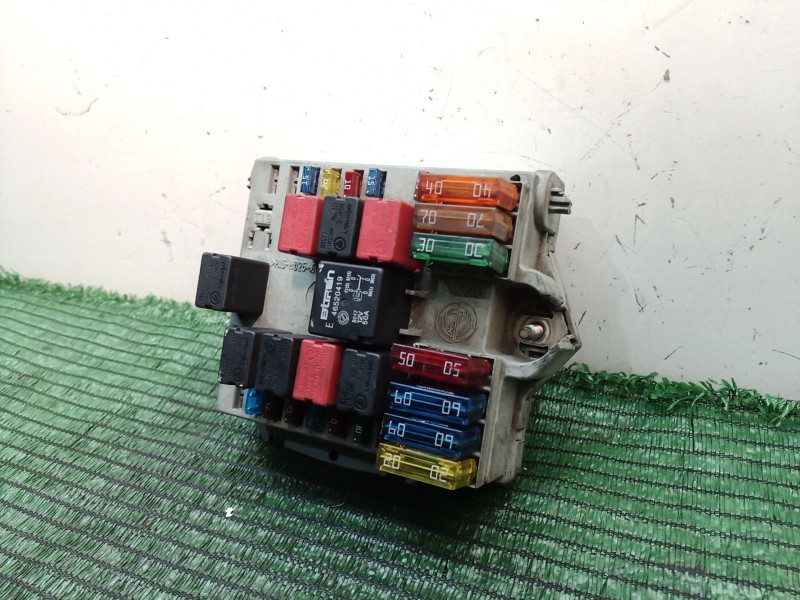 Recambio de caja reles / fusibles para fiat punto (188_) 1.4 referencia OEM IAM 46835597 46835597 46835597