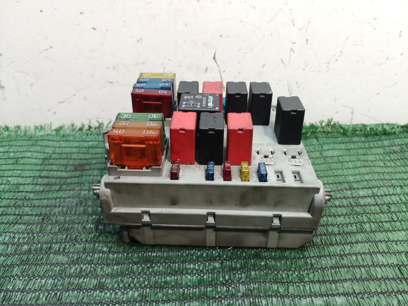 Recambio de caja reles / fusibles para fiat punto (188_) 1.4 referencia OEM IAM 46835597 46835597 46835597
