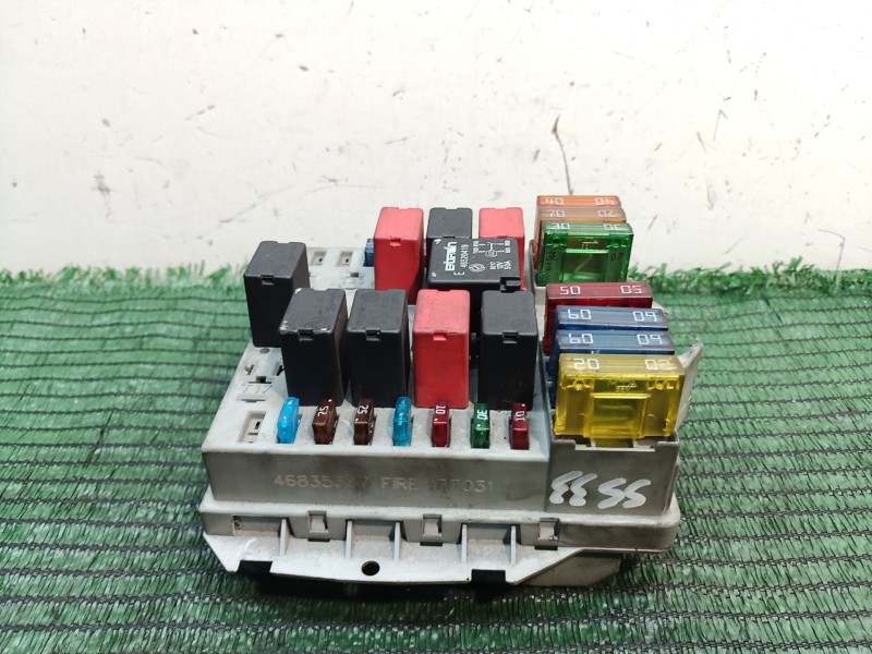 Recambio de caja reles / fusibles para fiat punto (188_) 1.4 referencia OEM IAM 46835597 46835597 46835597