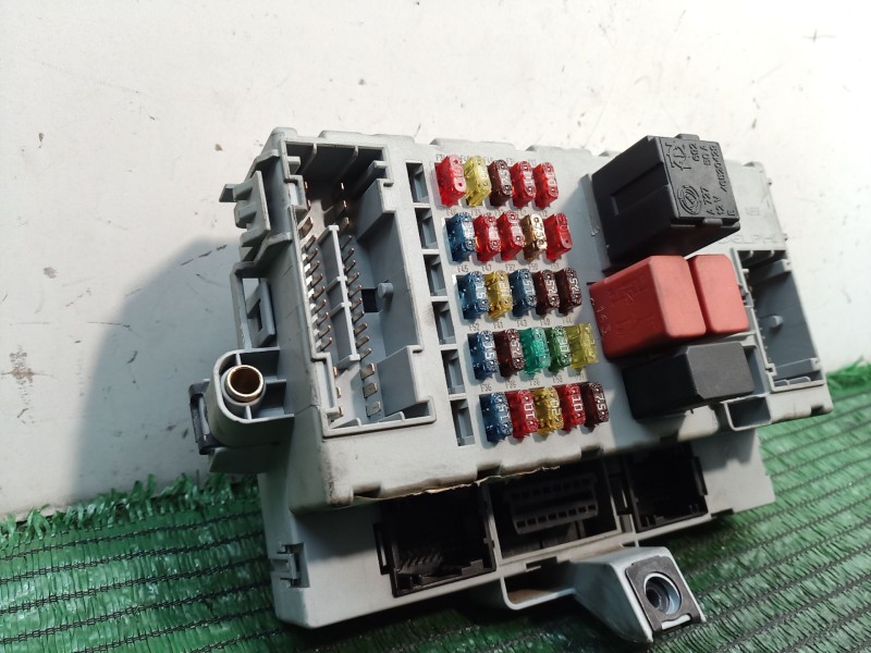 Recambio de caja reles / fusibles para fiat punto (188_) 1.4 referencia OEM IAM   