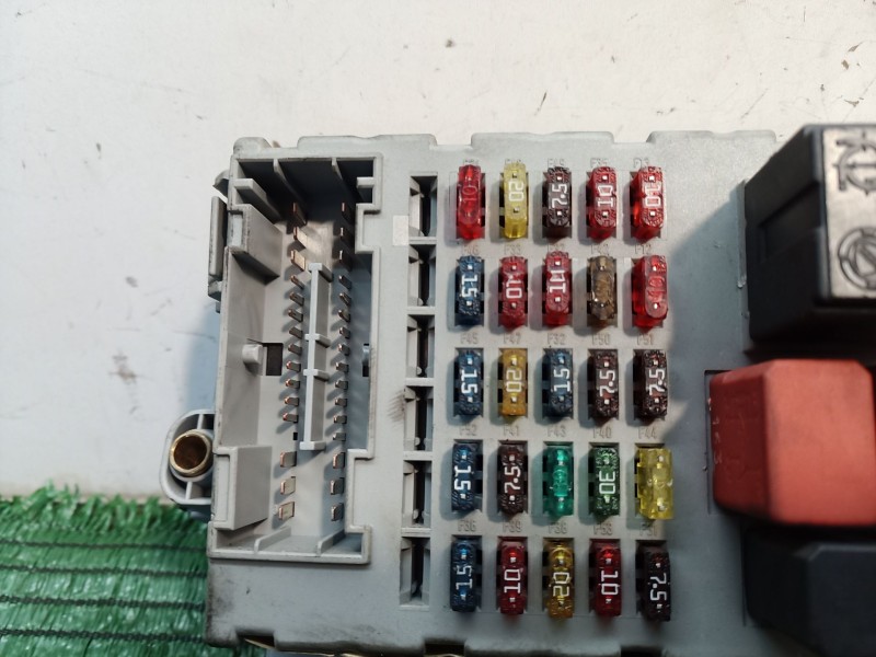 Recambio de caja reles / fusibles para fiat punto (188_) 1.4 referencia OEM IAM   