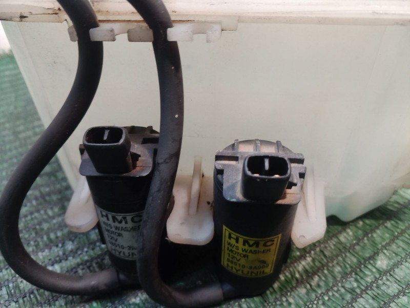 Recambio de deposito limpia para hyundai trajet (fo) 2.0 gls referencia OEM IAM   