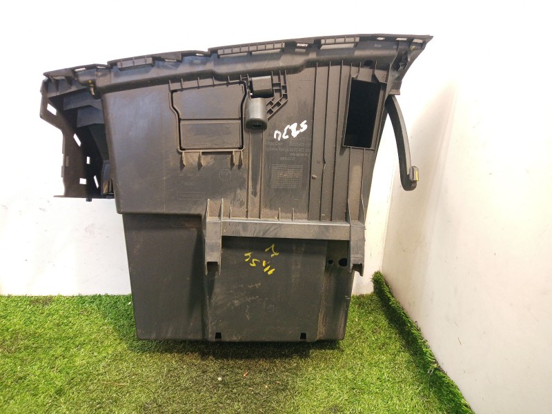 Recambio de guantera para renault clio iii 1.2 16v referencia OEM IAM   