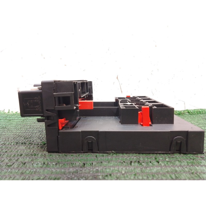 Recambio de caja reles / fusibles para volkswagen passat b6 (3c2) 2.0 tdi referencia OEM IAM 3C0937049J 04439351 28027755
