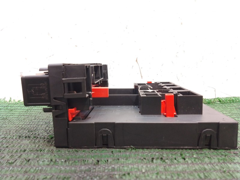 Recambio de caja reles / fusibles para volkswagen passat b6 (3c2) 2.0 tdi referencia OEM IAM 3C0937049J 04439351 28027755