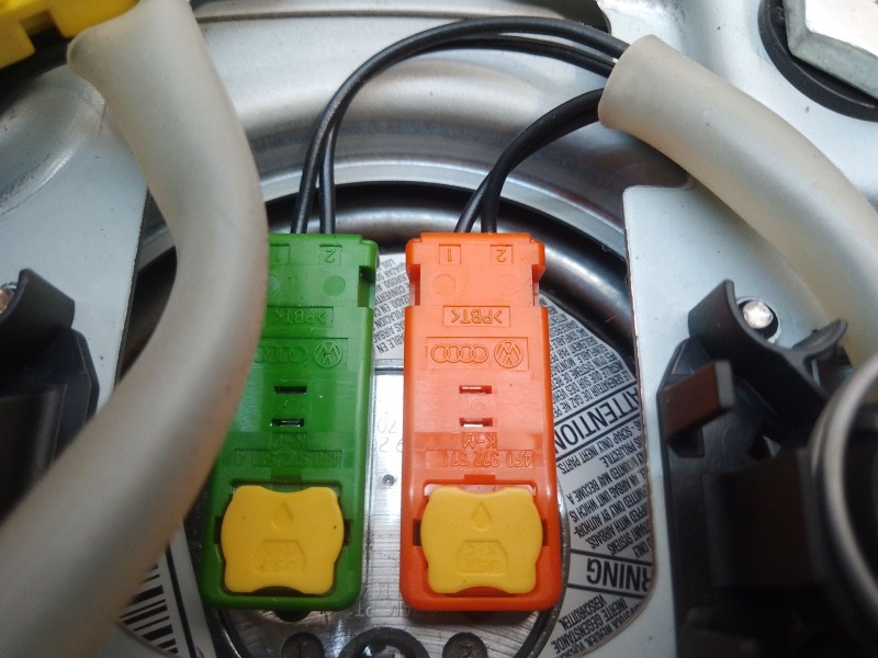 Recambio de airbag volante para volkswagen passat b6 (3c2) 2.0 tdi referencia OEM IAM 61923050A 001UG01G9YAV 3C0880201AF