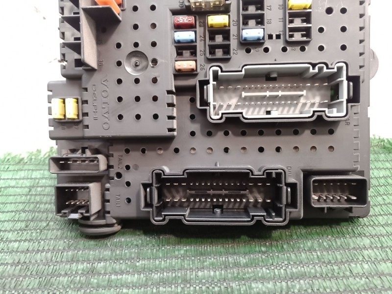 Recambio de caja reles / fusibles para volvo s60 berlina 2.4 diesel cat referencia OEM IAM 28017881 28017881 28017881