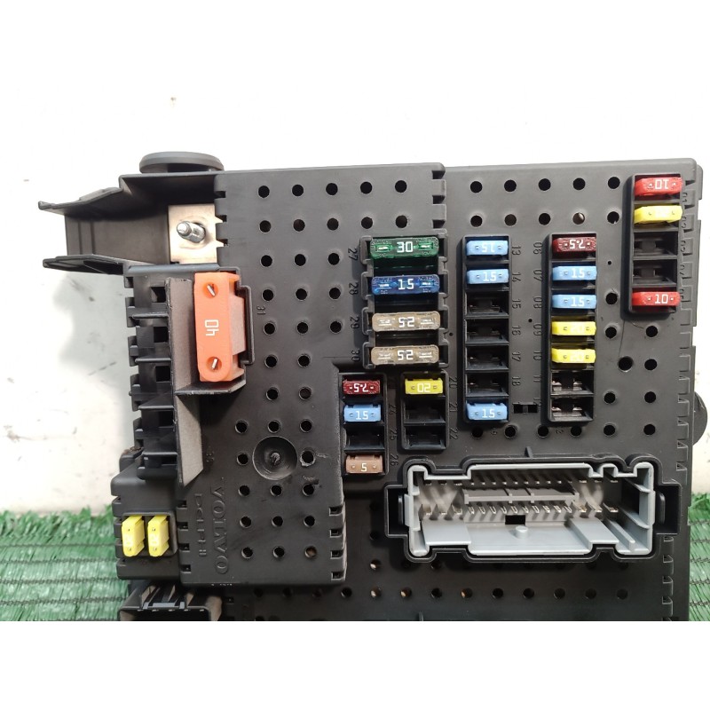 Recambio de caja reles / fusibles para volvo s60 berlina 2.4 diesel cat referencia OEM IAM 28017881 28017881 28017881
