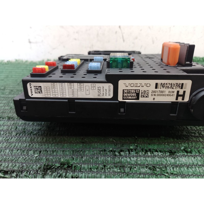 Recambio de caja reles / fusibles para volvo s60 berlina 2.4 diesel cat referencia OEM IAM 28017881 28017881 28017881