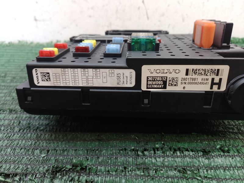 Recambio de caja reles / fusibles para volvo s60 berlina 2.4 diesel cat referencia OEM IAM 28017881 28017881 28017881
