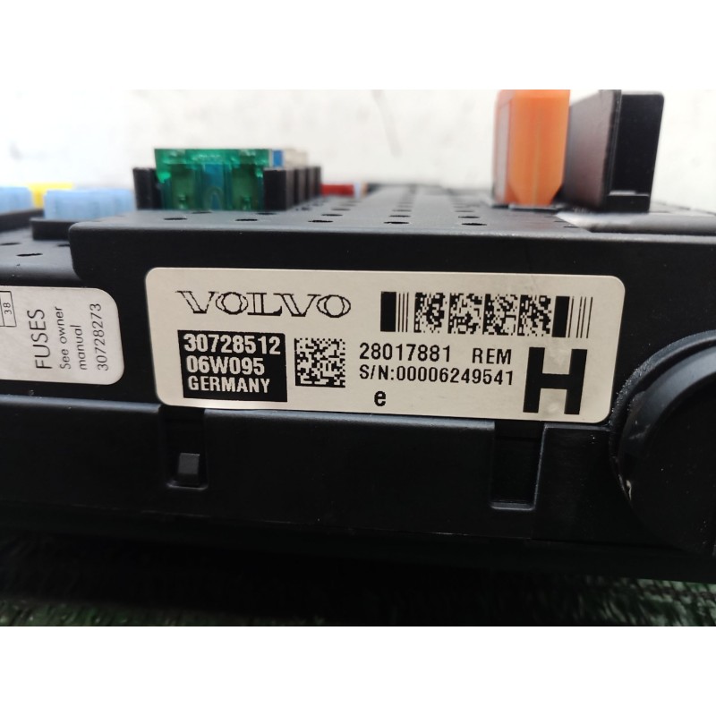 Recambio de caja reles / fusibles para volvo s60 berlina 2.4 diesel cat referencia OEM IAM 28017881 28017881 28017881