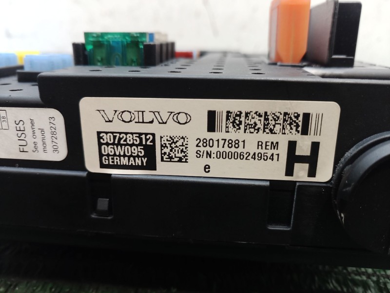 Recambio de caja reles / fusibles para volvo s60 berlina 2.4 diesel cat referencia OEM IAM 28017881 28017881 28017881